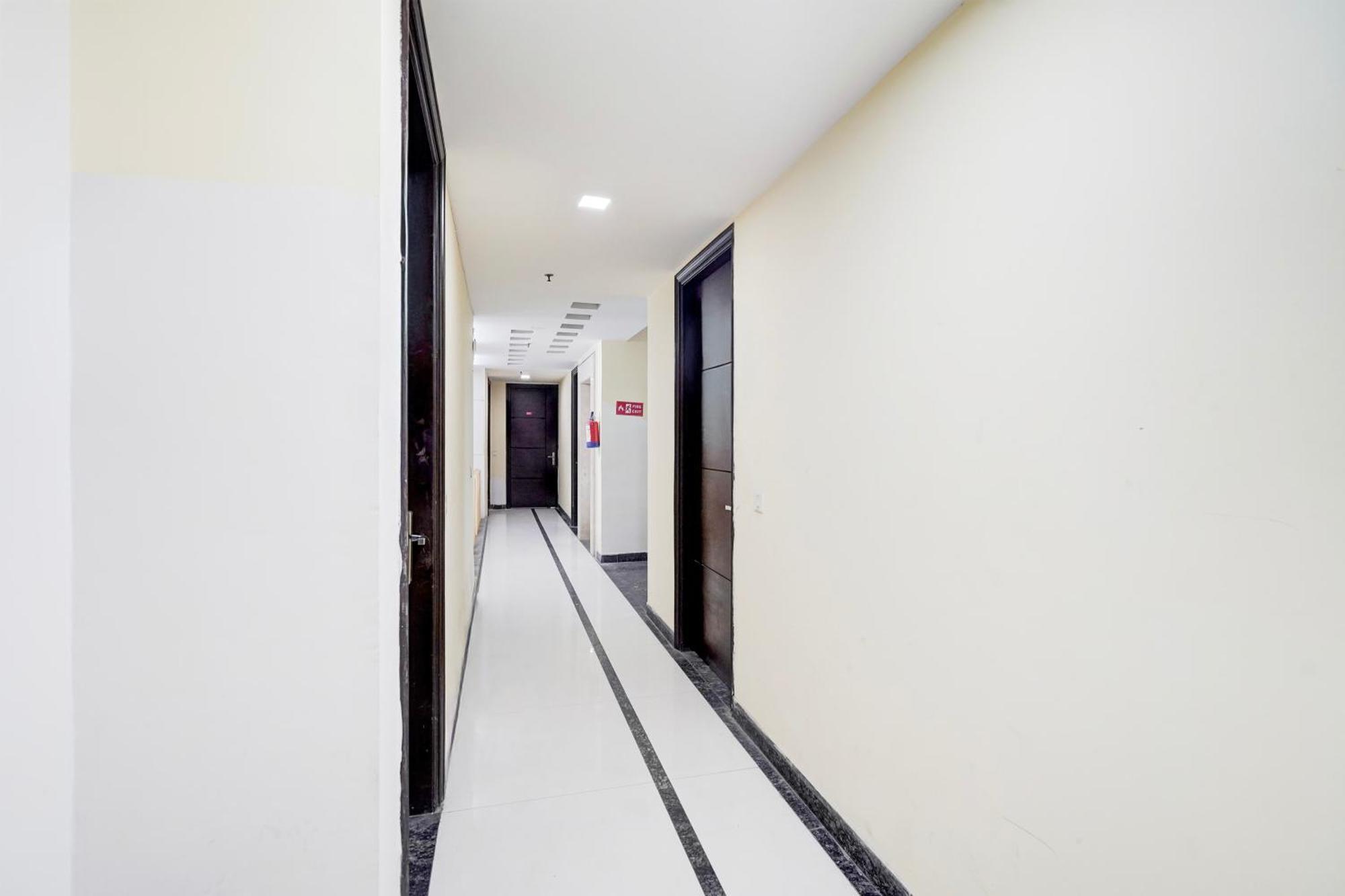 Hotel Super Townhouse Sector 51 Noida Near Metro Station Extérieur photo
