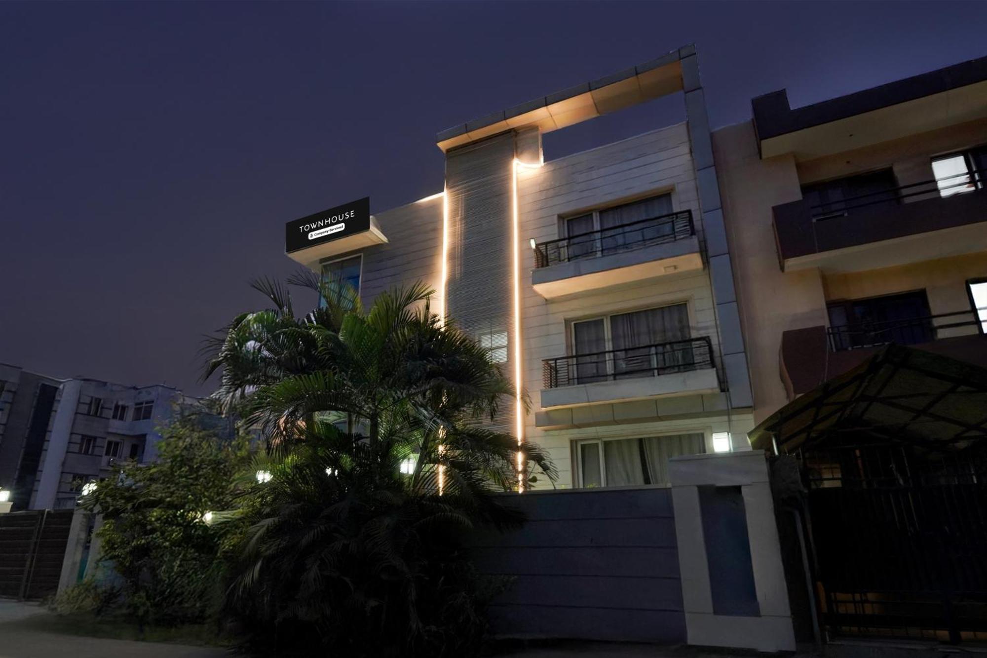 Hotel Super Townhouse Sector 51 Noida Near Metro Station Extérieur photo