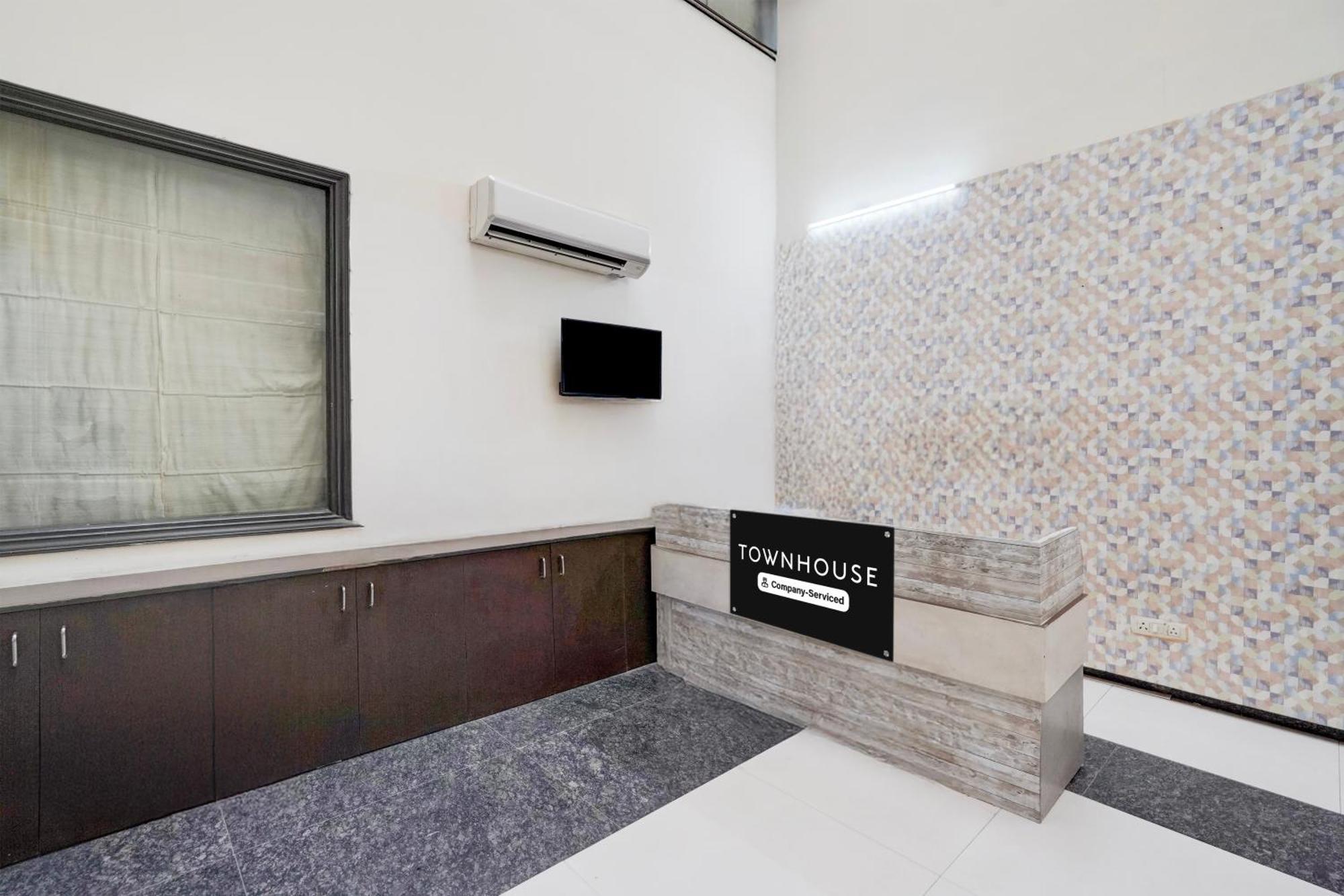 Hotel Super Townhouse Sector 51 Noida Near Metro Station Extérieur photo